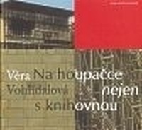 Na houpačce nejen s knihovnou
