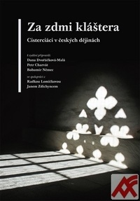Za zdmi kláštera