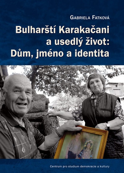 Bulharští Karakačani a usedlý život. Dům, jméno a identita