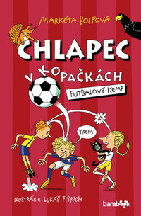 Chlapec v kopačkách. Futbalový kemp