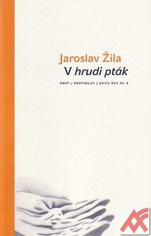 V hrudi pták